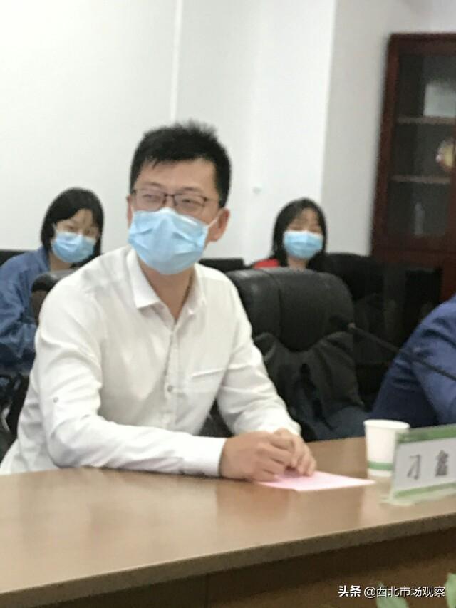 陕西省文史馆馆员王延年向抗疫一线医护人员捐赠书法作品