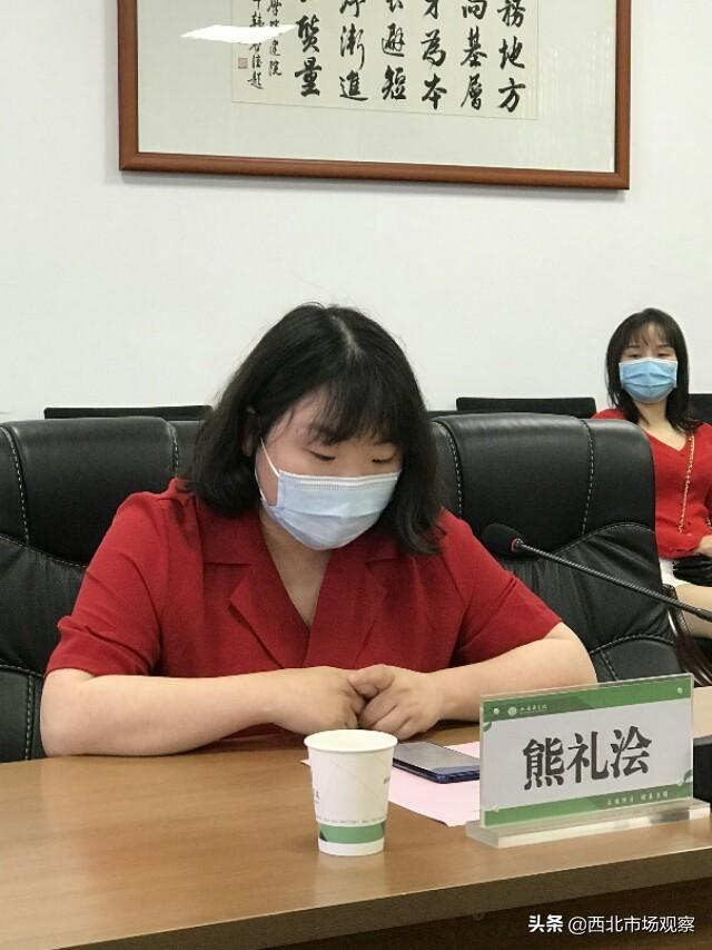 陕西省文史馆馆员王延年向抗疫一线医护人员捐赠书法作品